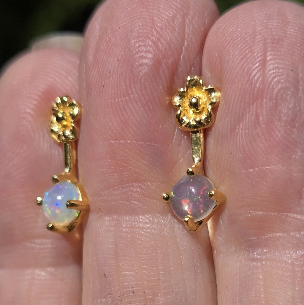 Opal 1k Natural Floral Gold Earrings - Picture 3 of 9